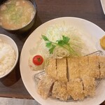 熟成豚 かわむら - 日替わり定食(ロースカツ＋一口ヒレカツ) ご飯<小>