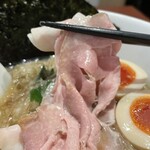 酒肴場 屯 - 薄切りのレアチャもしっとり美味
