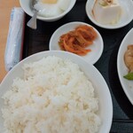 中華料理 雲海 - ご飯、ザーサイ、杏仁豆腐
