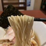 酒肴場 屯 - 全粒粉入りのツルパツ麺は、昆布水を纏ってとろっと美味