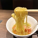 焼肉りんご - イタリアンバジル冷麺 ハーフを食べるところ