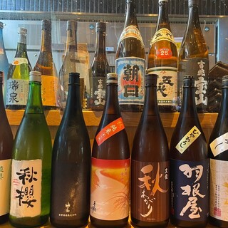 Enjoy sashimi and dried fish with fresh draft beer and seasonal local sake...