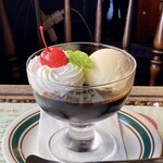 ぽえむ - 料理写真:コーヒーゼリー♪
      さくらんぼに、なんとなく懐かしさを感じます♪