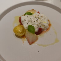 Ristorante Ecru - 桃を使ったカプレーゼ