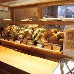 Udon Kyutaro - 天ぷらは全品100円