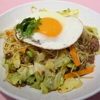 シェフス - ランチ：ピリ辛焼きそば