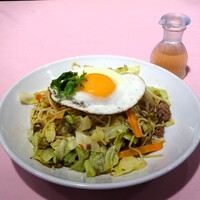 シェフス - ランチ：ピリ辛焼きそば、チリヴィネガー