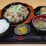 Kushiya Sakatami - B定食、もやし野菜炒め(肉入り)。