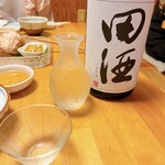 Minamikashiwa Shunno Sengyo To Shiki No Jizake Sushi No Isoichi - 田酒 特別純米(青森)