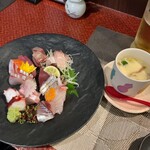 居酒屋鮮道 こんび - 刺身盛り合わせ、付きだし冷茶碗蒸し