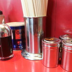 ラーメン二郎 - 卓上調味料