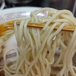 長尾中華そば - 中太麺はもっちり食感。