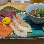 黒門すし酒場 花神総本店 - 花神のちょい飲みセット 1100円。