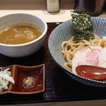 長男、もんたいちお - つけ麺並み麺は150gに減らしてもらった。麺硬めと言うよりちょっと茹で足らず。