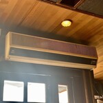 ステーション - 年代物のエアコン。