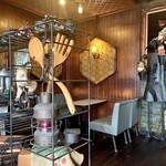 ステーション - ナポレオンの肖像画がシブい！