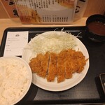 Tonkatsu Maruya - ロースかつ定食。