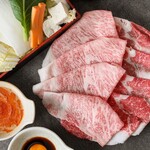 “Luxury” 2 types of specially selected beef shabu shabu set