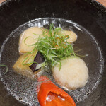 割烹 隆 - お昼のコース１１０００円。黒ムツの揚げ出し。賀茂茄子、つくね芋、万願寺の揚げ出しです。それぞれの旨味が良く味わえる仕上がりです（╹◡╹）