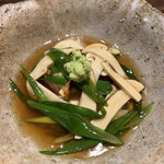 割烹 隆 - お昼のコース１１０００円。スジアラと松茸 鼈甲餡。山葵の質が高すぎて、松茸の風味が半減ですが、スジアラの火入れは素晴らしかったです（╹◡╹）