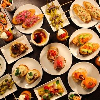 We offer a wide variety of tapas such as bruschetta and pintxos! !