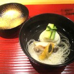 おおたに - 椀物：枝豆真丈と鮑のお椀。