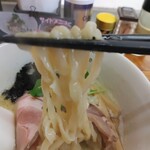 中華そば よしかわ - 太麺縮れ麺
