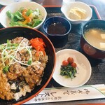 武雄ゴルフ倶楽部 - 料理写真:ステーキ丼 1,430円