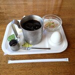 蘭 - 料理写真:●アイスコーヒー（モーニングサービス付き）380円
苦みも酸味も角がなく普通な味わい
といっても変わってる味わいかとは思える
香りは飛んでる