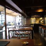 Tucusi - ガラス張りのオープンな店内でデートにも◎。