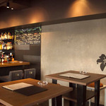 Tucusi - 広々としたお席で美味しいお料理と美味しいお酒を存分にご堪能下さい。