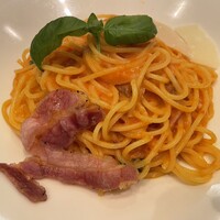 サバティーニ・ディ・フィレンツェ 大丸東京店 - サバティーニコース4000円　卵黄とバジリコのサバティーニ名物のパスタ。　スタッフさえ良ければ、、、