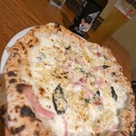 Trattoria Pizzeria  Appetito - 職人おすすめピザメニューの中から！パンナエマイス1850円