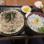 青山 がらり - そばとしらす丼のセット