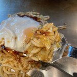 Okonomiyaki ・ Teppan Tsuki Ni Susumu - ヘラ上げ