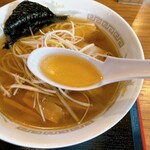 桔梗屋 黒蜜庵 - あごだしラーメンのスープ