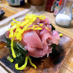 シン たちろまん - とろたく寿司（2貫 300円）