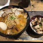 Ramen Katsumi - 辛味噌チャーシューめん（1,180円）、味玉（+100円）、チャーシュー飯（+270円）