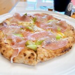OMACHI Pizza - さぬきのめざめと卵と生ハムと
                        モッツァレラと白トリュフ風味の醤油(ハーフサイズ) 1000円