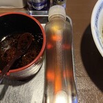 黒潮屋 - 味変のため？辣油と胡麻油