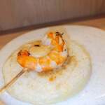 炭火とワインと純米酒 King Momo - 炭火串焼 ガーリックシュリンプ