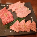 炭火焼肉酒家 びっくりや - 本日の極上三点盛り　5980円。