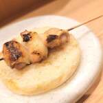 炭火とワインと純米酒 King Momo - 炭火串焼 のどぶえ（豚軟骨）