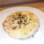 炭火とワインと純米酒 King Momo - イングリッシュマフィン　炭火チーズ焼き