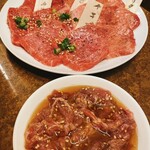 和牛焼肉と冷麺･純豆腐 醍醐 - 手前が飲めるタン