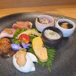 炭火とワインと純米酒 King Momo - 付きだし前菜盛り