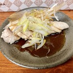 立ち飲み処 - 鶏ササミポン酢。300円。