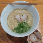 麺謹製3L's - たべきりとんこつ(ばりかた)と、トッピング(にく)