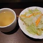 いきなりステーキ - ランチセットのスープとサラダ