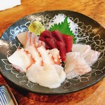 たべものや跳扉 - 